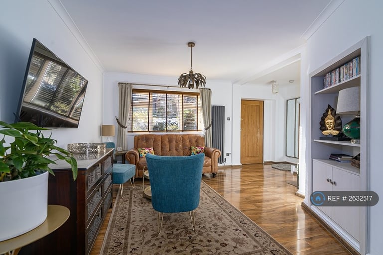 1 bedroom in Hickin St, London, E14 (#2632517)