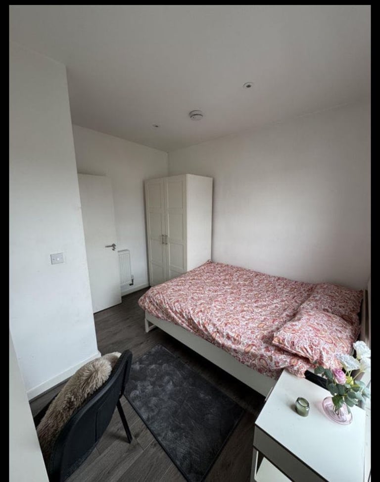 Beautiful room to rent 