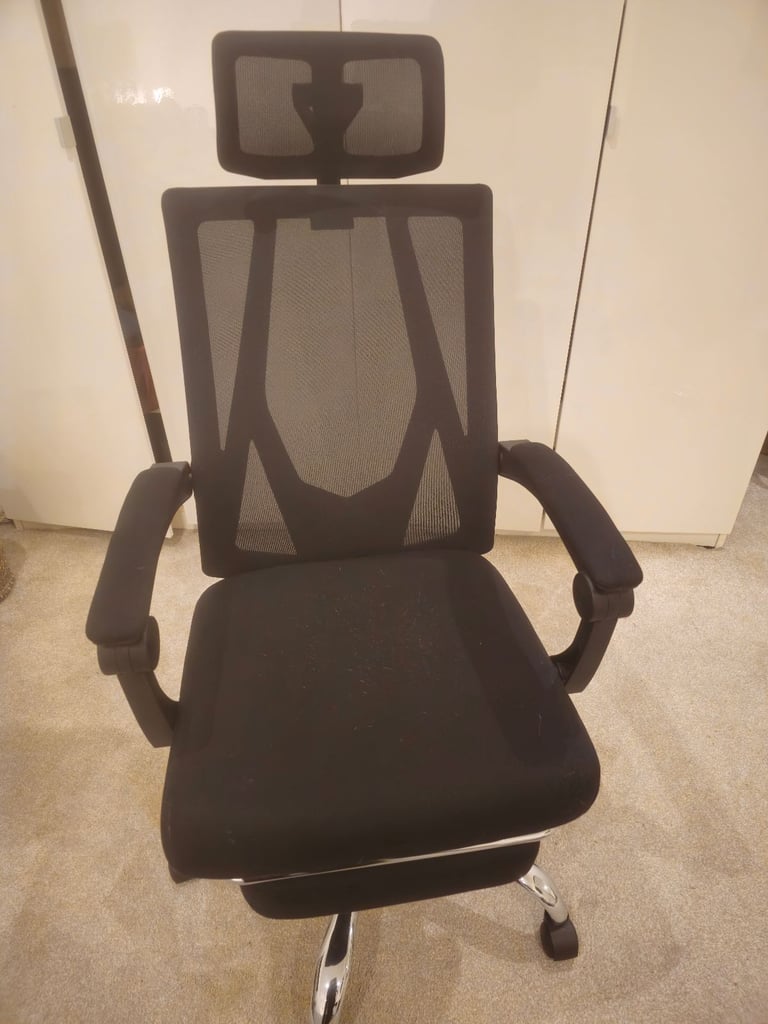 Black office chair