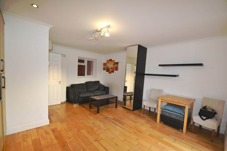 image for 1 bedroom flat in Thame Avenue, Greenford
