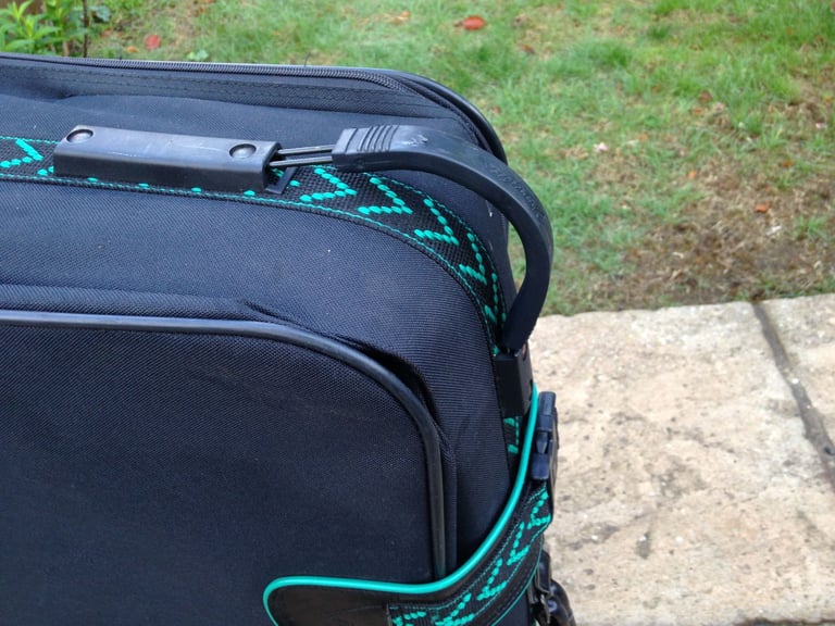 Large suitcase travel case 