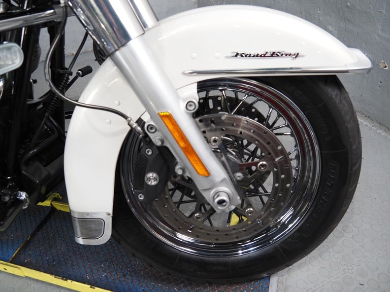2014 Harley-Davidson FLHRC Roadking ,Stage 1 ,Vance & Hines ,some nice extras 