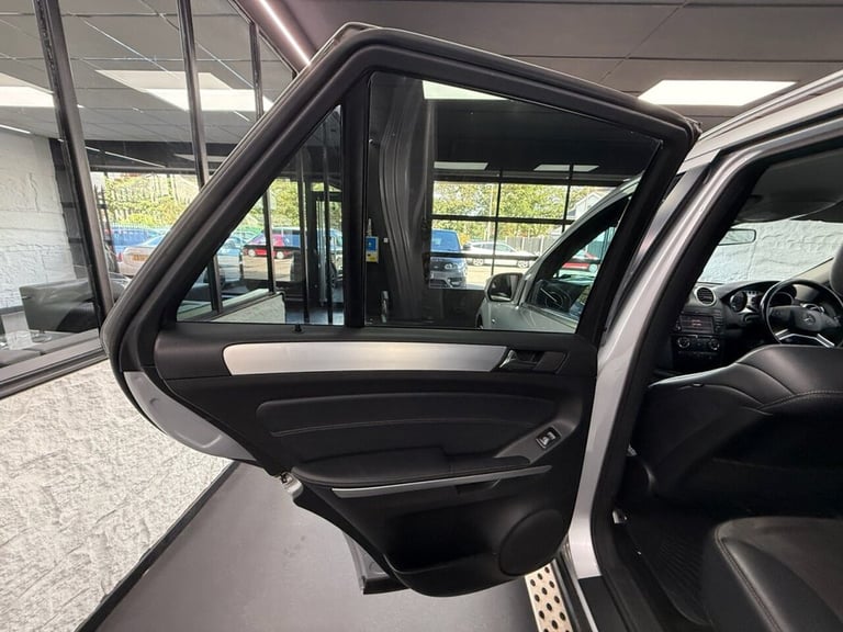 2010 Mercedes-Benz M-Class 3.0 ML300 CDI V6 BlueEfficiency Sport SUV 5dr Diesel Tiptronic 4WD Eur...