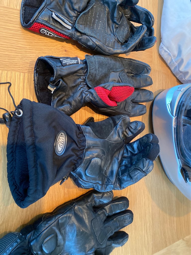 Men’s motorcycle helmet , and two pairs of gloves. 