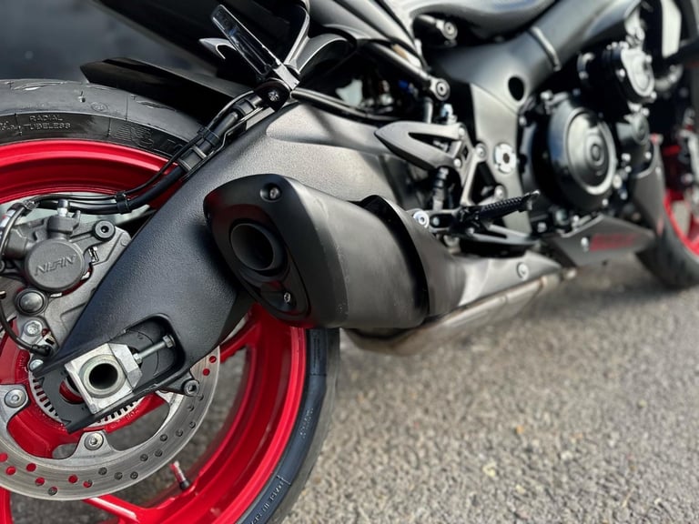 2017/17 Suzuki GSX-S1000 Motorcycle 