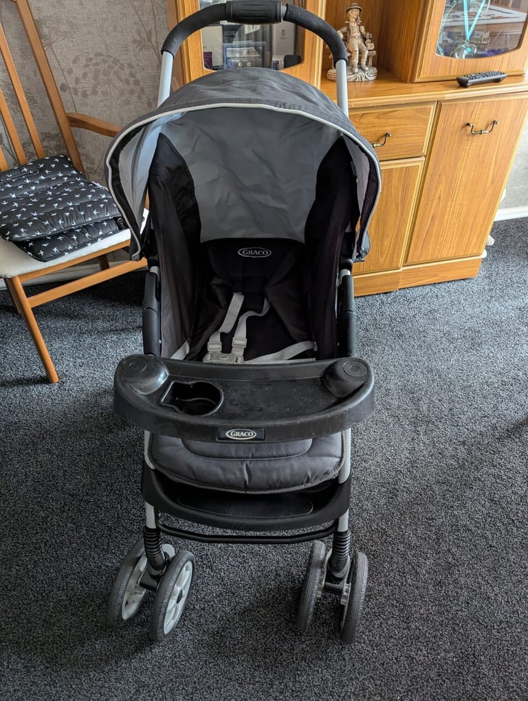 Graco Travel Puschair + Car seat + accessories 