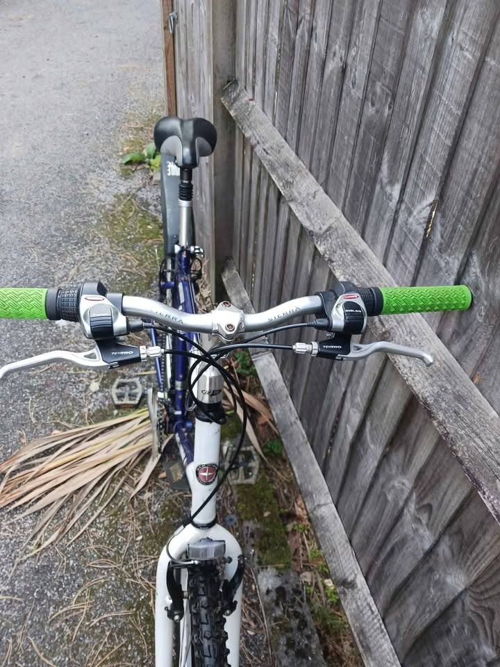 Schwinn Sierra: Adult Lightweight All Terrain Bike