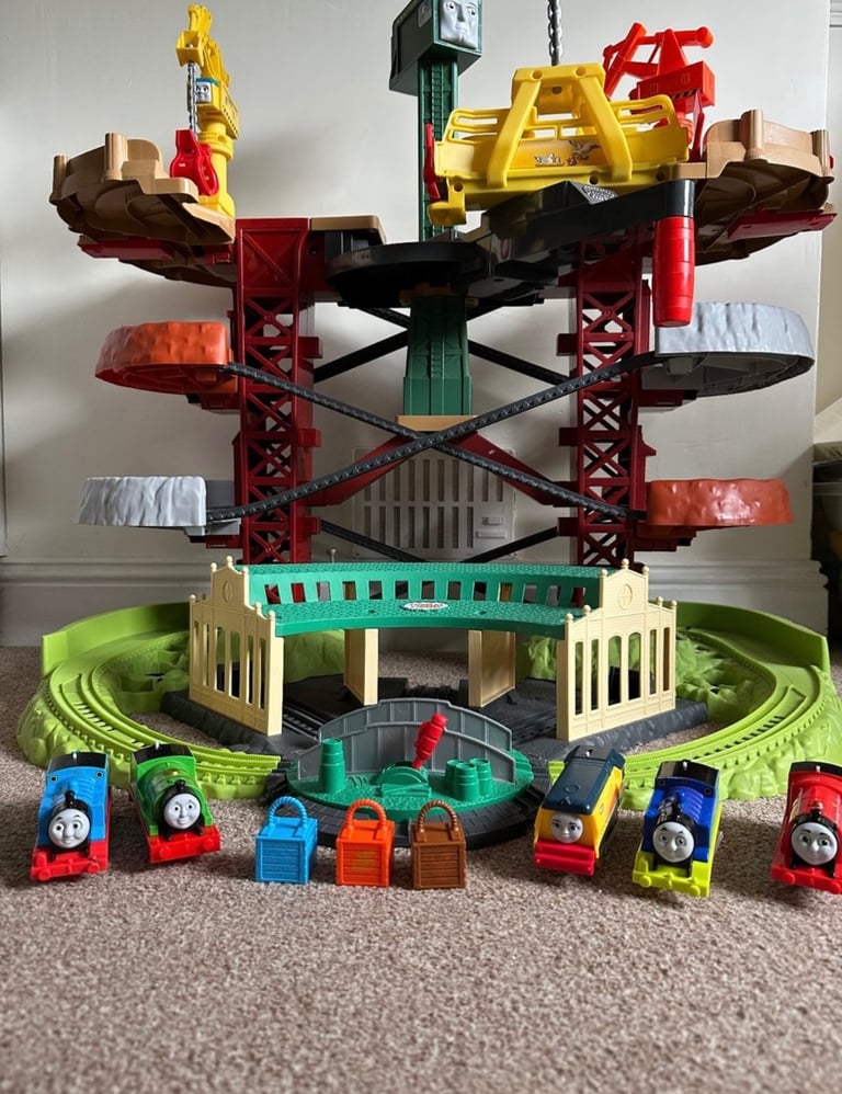 Thomas the Tank Crane Set + 5 motorised trains and some other accessories