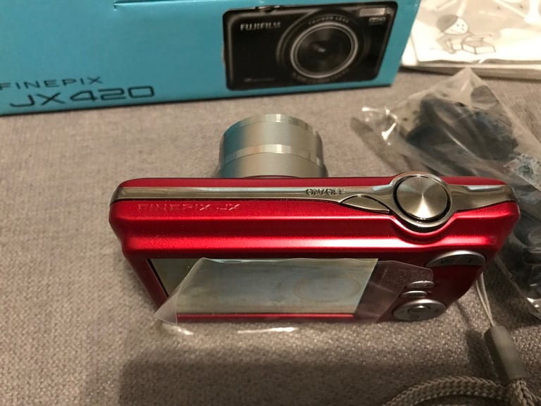 Fujifilm FinePix JX420 16.0MP Digital Camera - Red immaculate condition