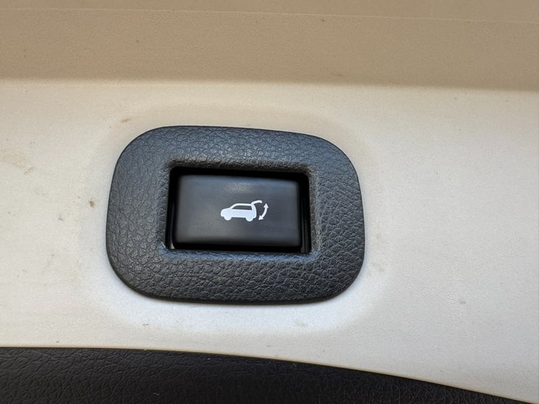 2017 Nissan X-Trail 1.6 dCi Tekna 5dr Xtronic ESTATE Diesel Automatic