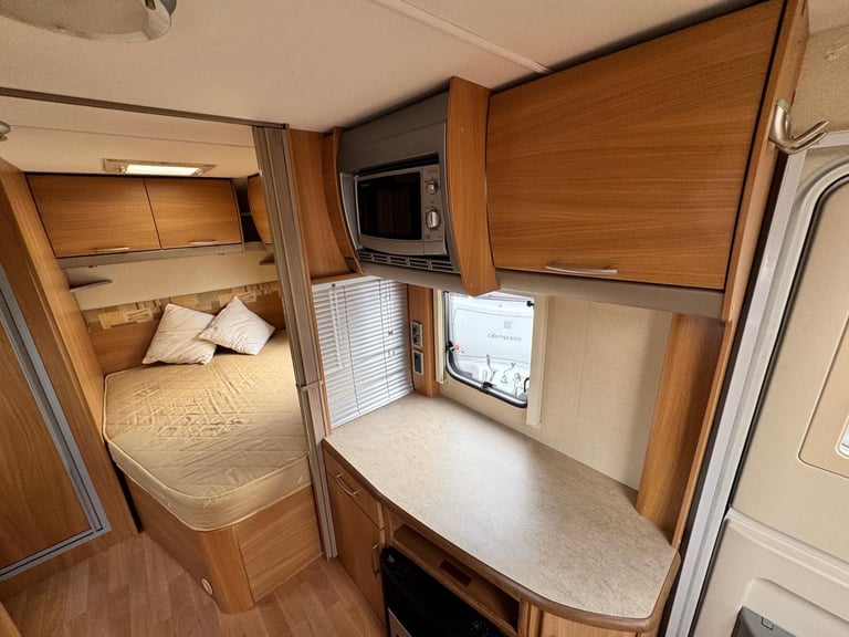 SWIFT COASTLINE 540 SE 2008 MODEL 4 BERTH FIXED BED TOURING CARAVAN