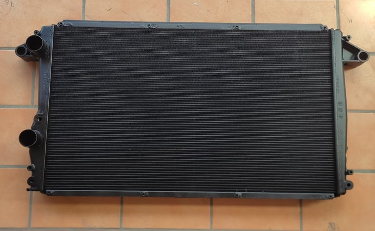Water radiator Ferrari California