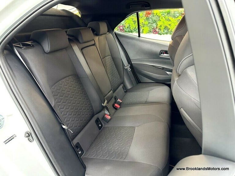 Toyota Corolla ICON TECH [SAT NAV, HEATED SEATS &amp; REVERSE CAMERA]