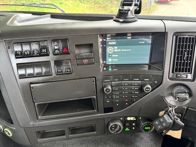 2018 18 Volvo FMX 420 E6 8x4 steel tipper Epsilon M125L crane& grab light bars 