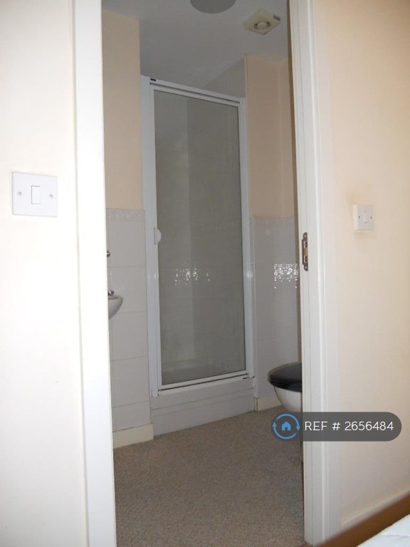 3 bedroom house in Valley View, Newcastle-Under-Lyme, ST5 (3 bed) (#2656484)