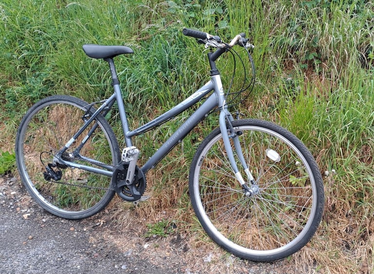 Ladies Claud Butler hybrid aluminium frame townbike 