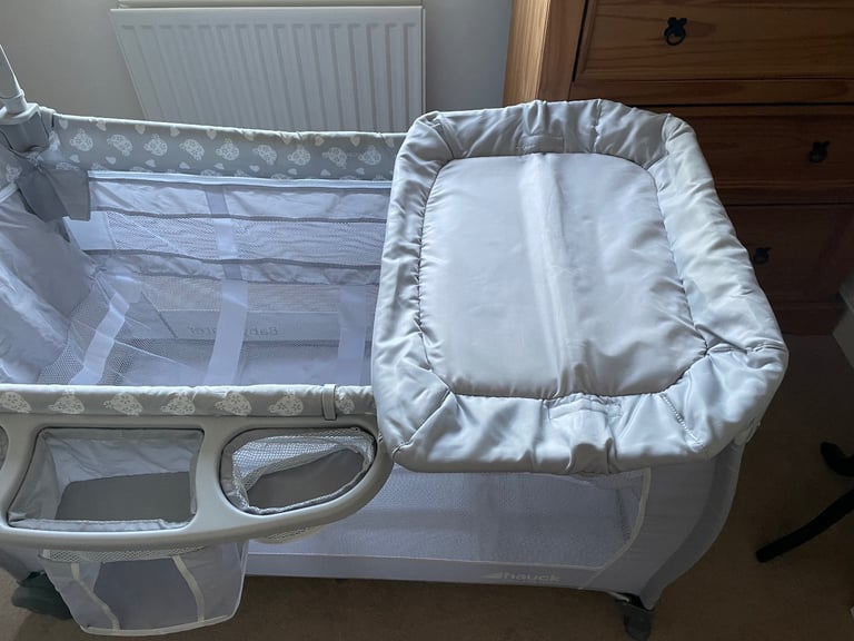 Hauck Travel Cot - lightweight & compact, perfect for sleepovers 