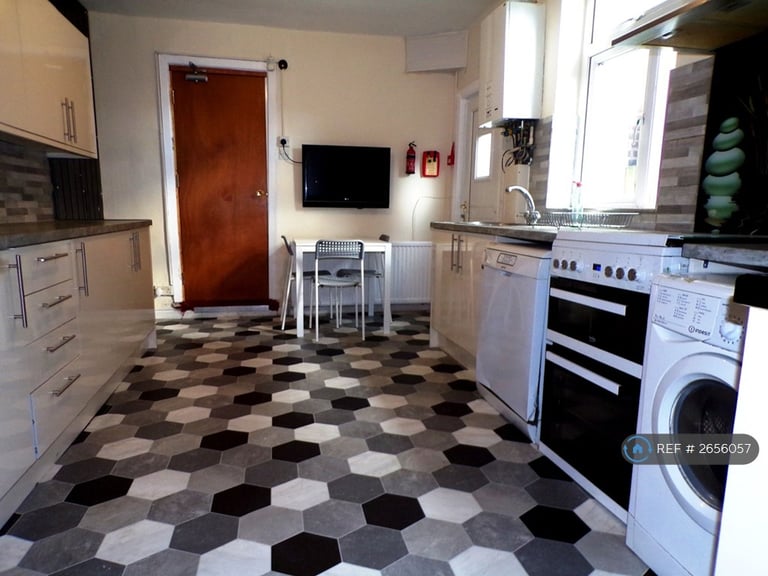 image for 7 bedroom house in Talbot Road, Manchester, M14 (7 bed) (#2656057)