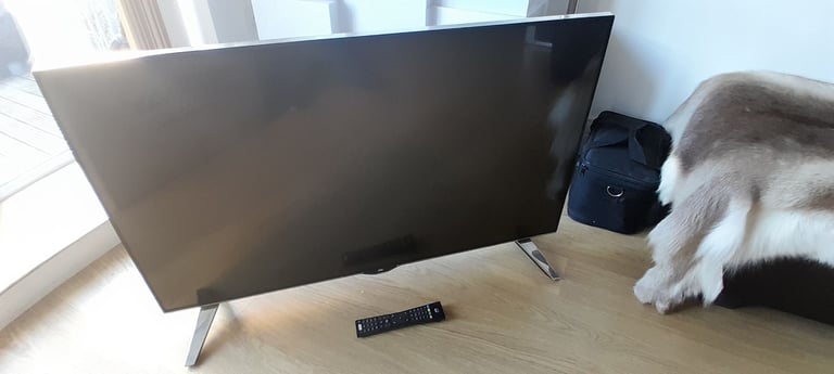 JVC 49 inch Ultra HD TV with remote (LT-49c860)