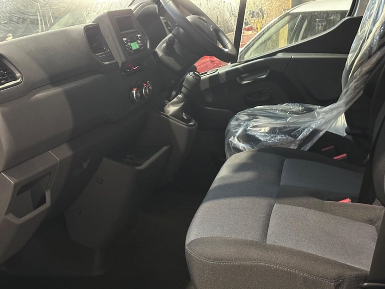 2024 Renault Master 2.3 dCi 35 Business FWD SWB Medium Roof Euro 6 4dr PANEL VAN Diesel Manual