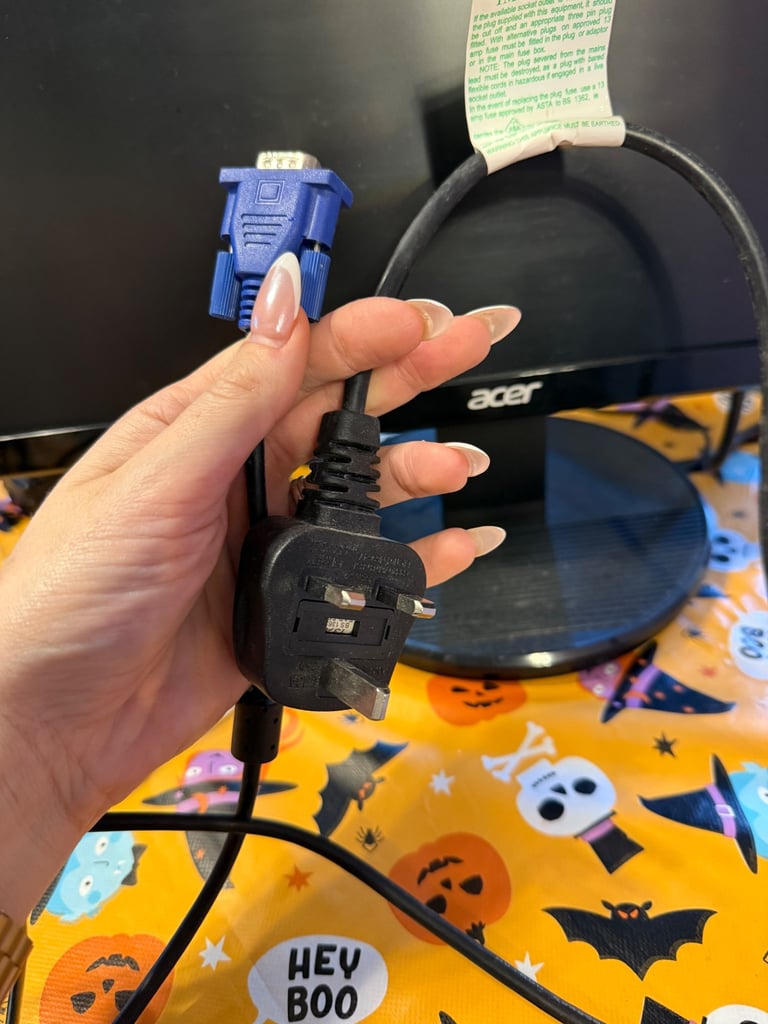 60cm Acer Monitor with usb mouse and keyboard