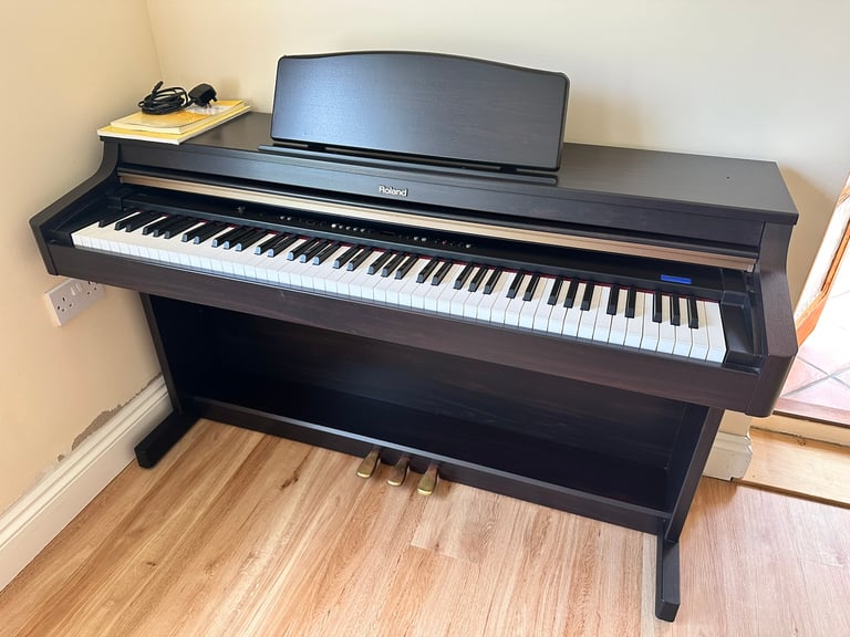Roland HP102e Digital Electric Piano | in Saffron Walden, Essex | Gumtree
