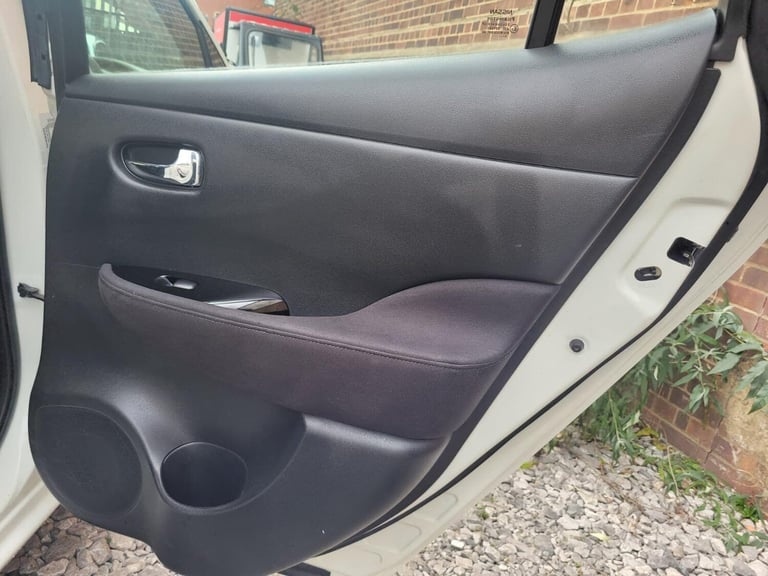 2016 Nissan Leaf 24kWh Acenta Hatchback 5dr Electric Auto (109 bhp) HATCHBACK Electric Automatic