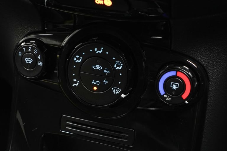 2013 Ford Fiesta 1.6 TDCi Zetec S Hatchback 3dr Diesel Manual Euro 5 (95 ps) Hatchback Diesel Manual