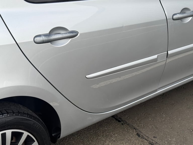 2011 Renault Clio 1.2 16V Expression 5dr HATCHBACK Petrol Manual