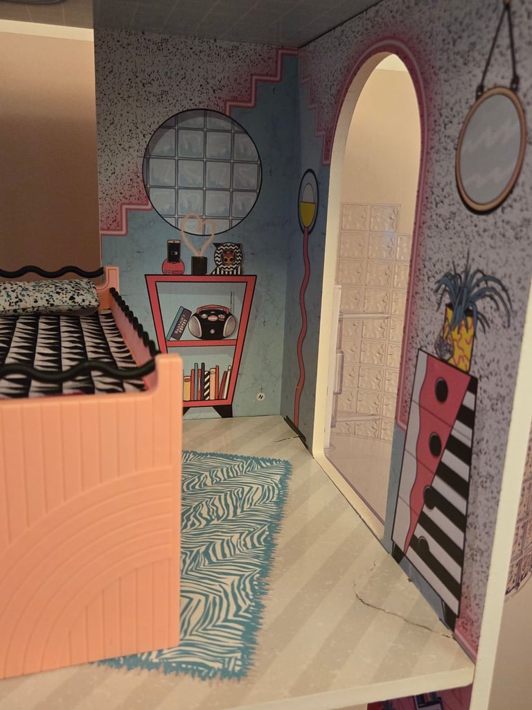 LOL Surprise! Fashion Dolls House of Surprises and LOL Surprise! Car-Pool Coupe