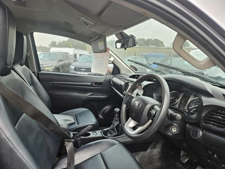 2022 ON 72 PLATE TOYOTA HILUX ACTIVE D-4D 4WD 150BHP 2400CC KING CAB PICKUP ULEZ