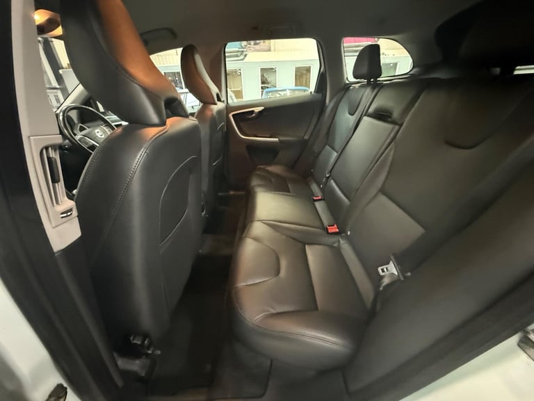 2015 Volvo XC60 2.4 D5 SE Lux Nav AWD Euro 6 (s/s) 5dr ESTATE Diesel Manual