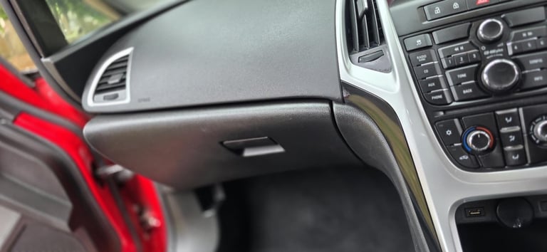 2015 Vauxhall Astra 1.6i Excite Euro 6 5dr HATCHBACK Petrol Manual