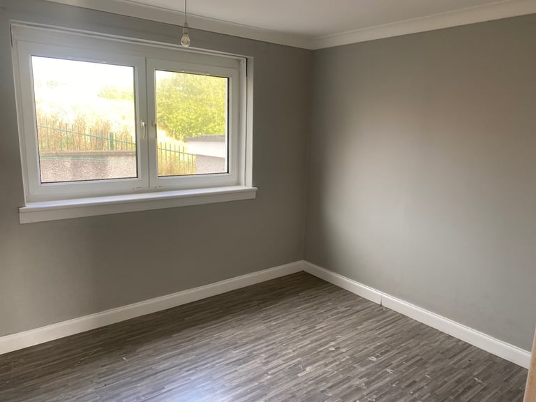 2 bedroom apartment with own garden G53 area 