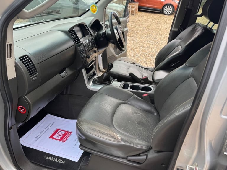 2012 Nissan Navara Double Cab Pick Up Tekna 2.5dCi 190 4WD PICK UP DIESEL Manual