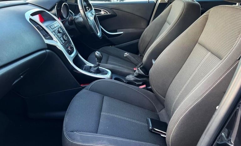 2014 Vauxhall Astra 1.6 SRi Manual 70,000 Miles . 5dr . Good Mileage . CHEAP on Fuel . HATCHBACK ...