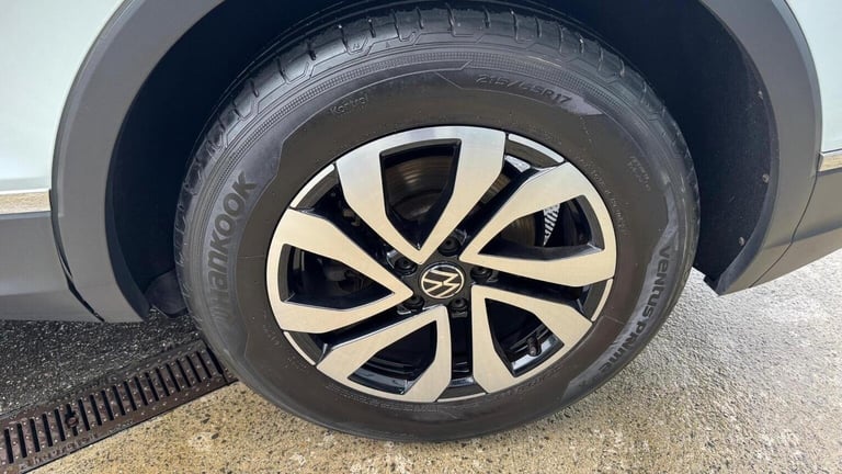 VOLKSWAGEN TIGUAN 1.5 TSI Active Euro 6 (s/s) 5dr 2022