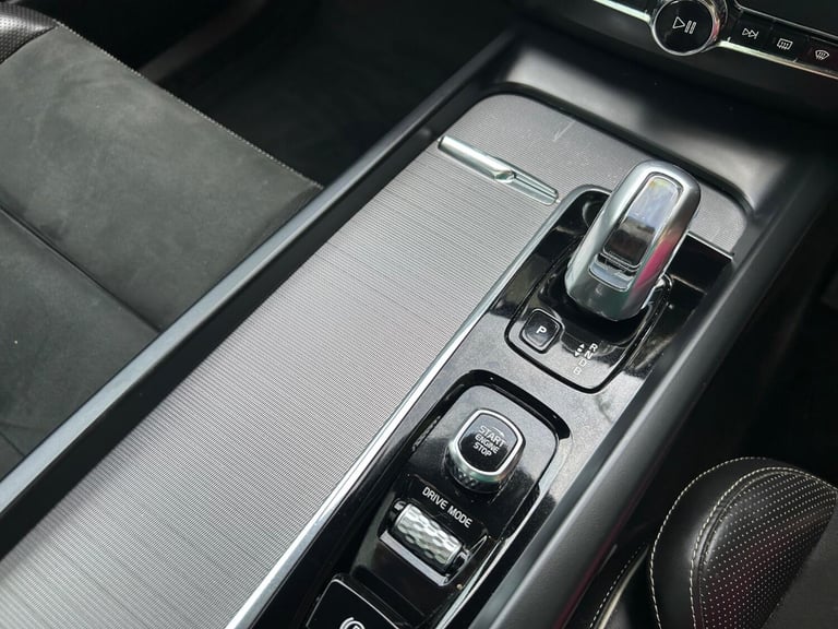 VOLVO XC60 2.0 R-Design T8 Twin Engine AWD 2018