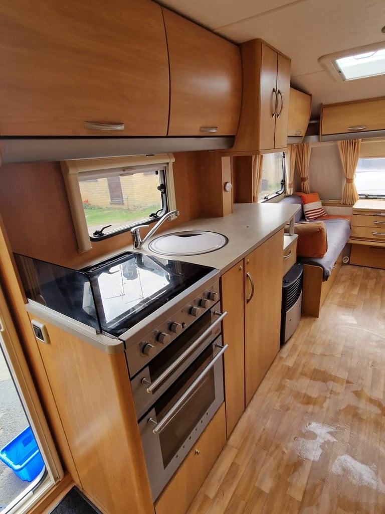 Swift charisma 560 2006 