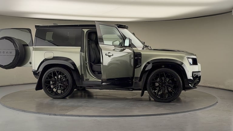 2024 Land Rover Defender 3.0 D300 X-Dynamic HSE 90 3dr Auto ESTATE DIESEL Automatic