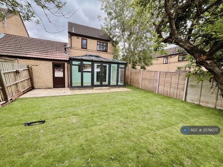 3 bedroom house in Rillington Gardens, Milton Keynes, MK4 (3 bed) (#2579077)