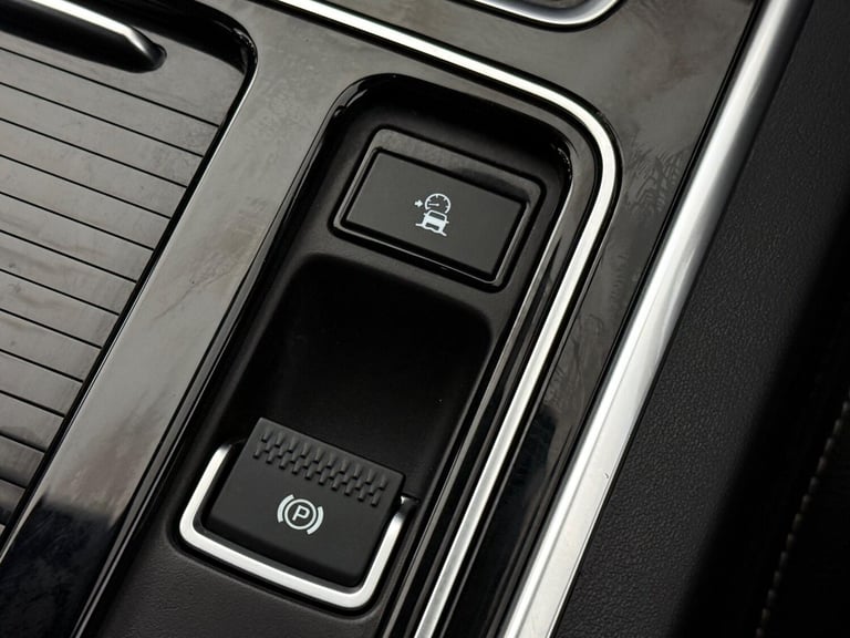 2018 Jaguar XF 2.0i [250] R-Sport 4dr Auto SALOON PETROL Automatic