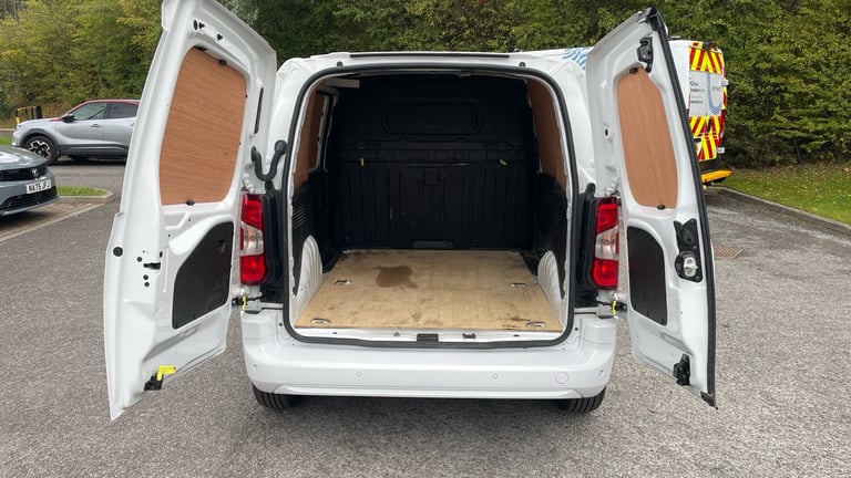 2022 Vauxhall Combo 2300 1.5 Turbo D 100ps H1 Sportive Van PANEL VAN DIESEL Manual