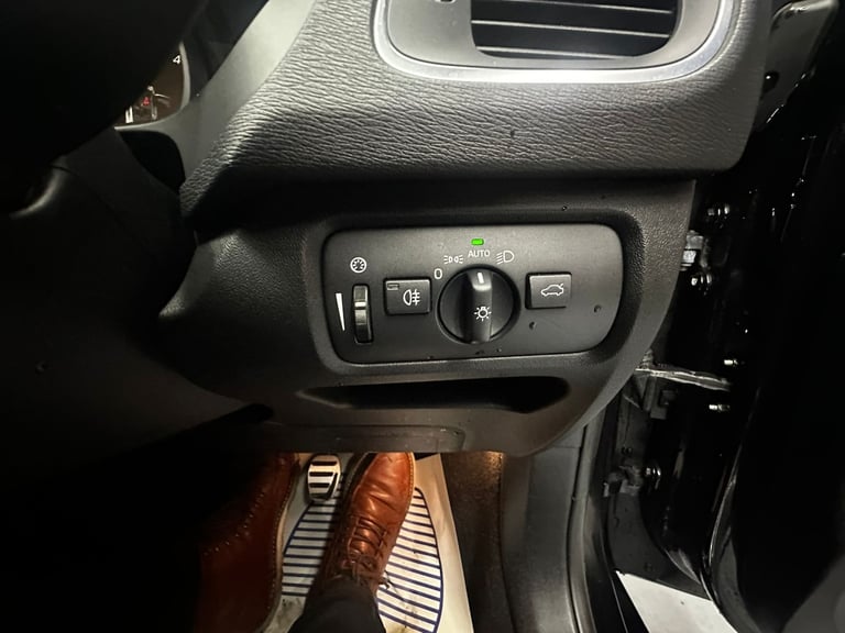 VOLVO V40 2.0 R-Design D3 2017