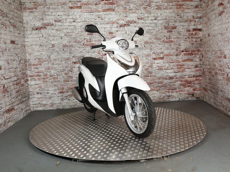 HONDA SH MODE 125 - 2023 Petrol Automatic in White