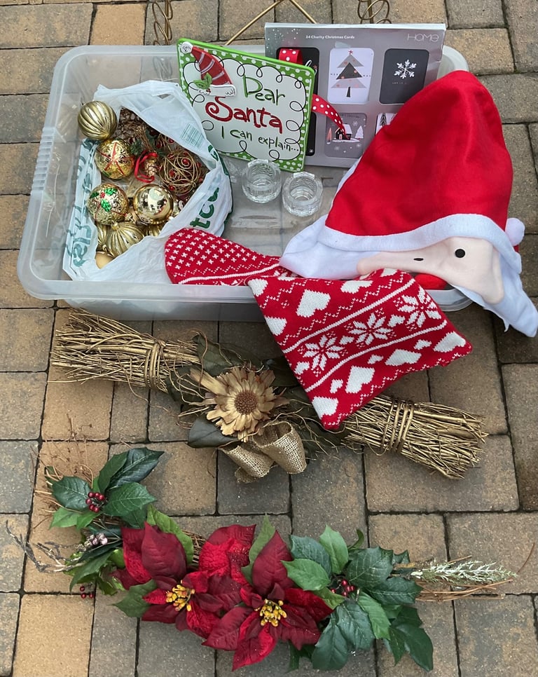 ASSORTED BUNDLE OF CHRISTMAS STUFF- EVERYTHING FOR £5 