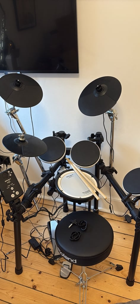 Roland TD-E1 Electric Drum Kit with DAP-3X Accessory Kit Collection Only