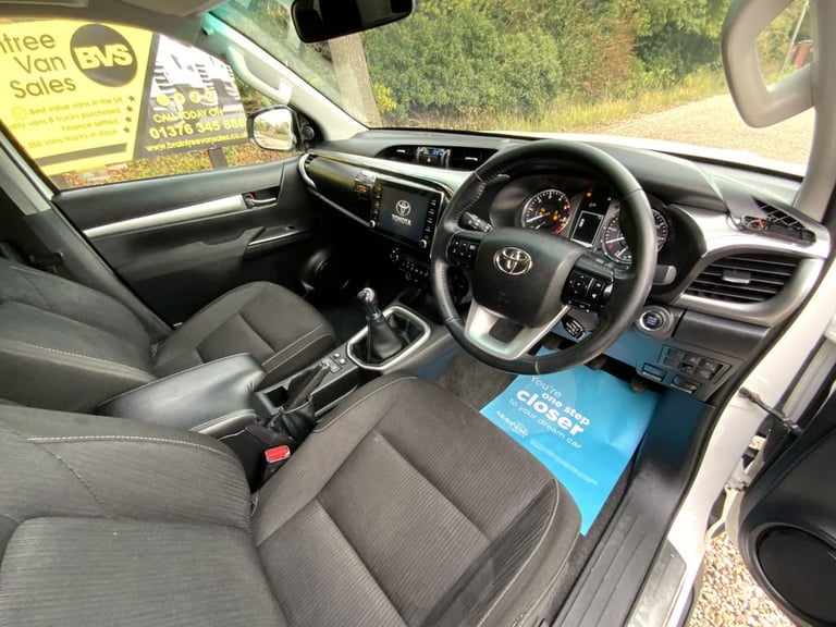 2021 Toyota Hilux 2.4 D-4D Invincible Pickup Double Cab 4dr Diesel Manual 4WD Euro 6 (s/s) (1 PIC...