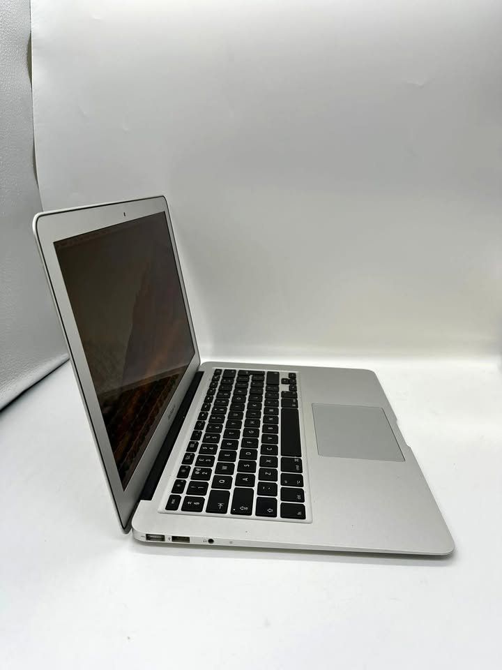 Apple MacBook Air Intel i5 Super Fast SSD 13.3 inch Later OSX