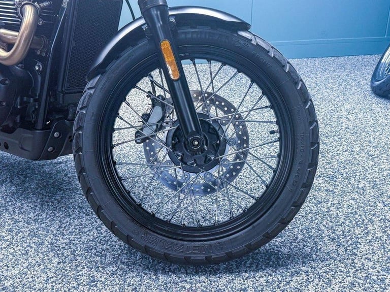 2022 TRIUMPH STREET SCRAMBLER 900 GOLD LINE LTD EDITION - LOW MILES - ONE OWNER